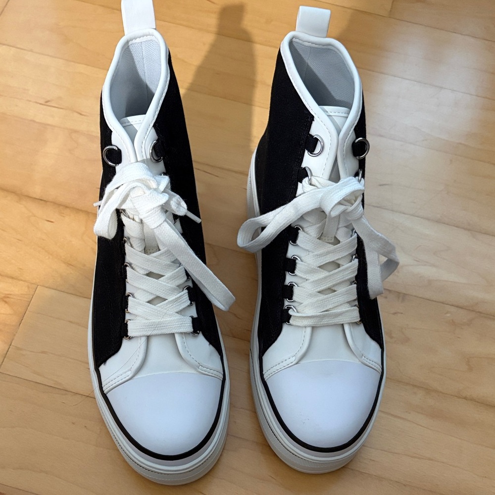 D’Amelio Black and White Women's Sneakers